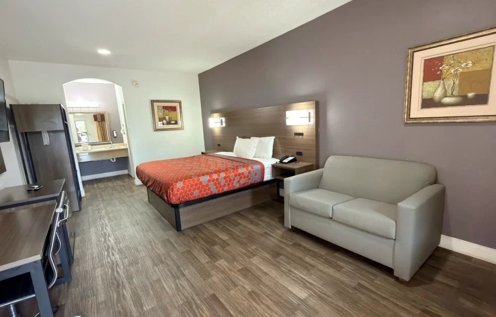 King Room With Kitchenette at Executive Inn & Suites - Jewett